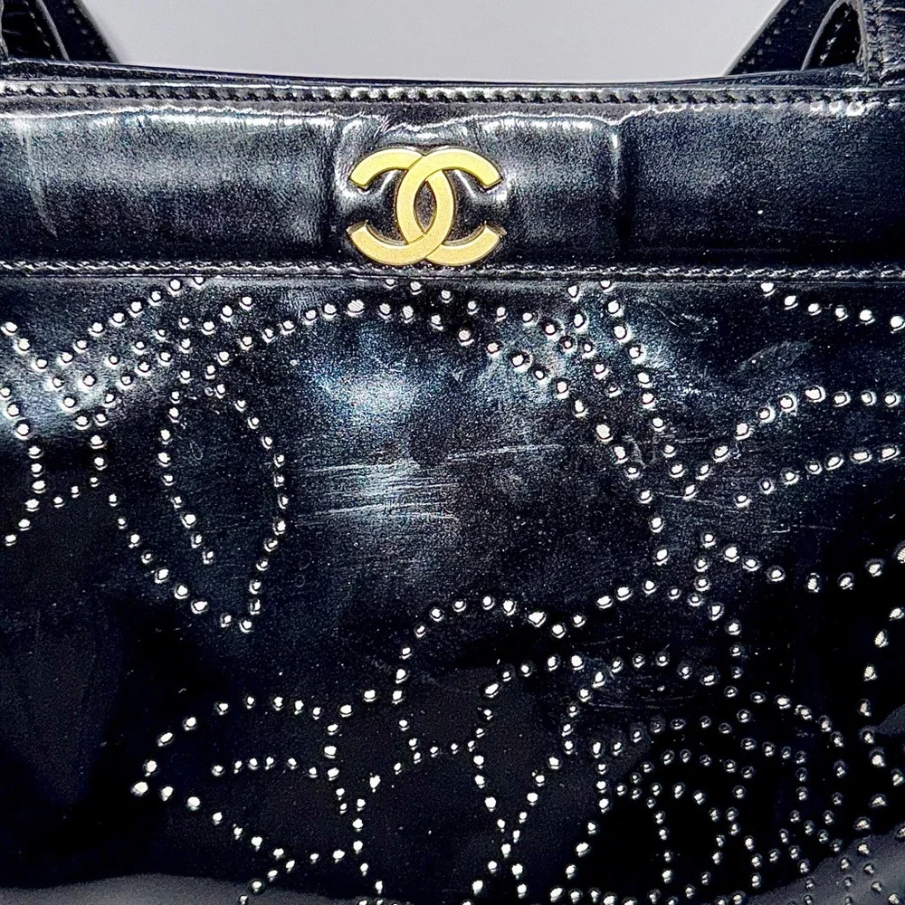 🔥SOLD🔥CHANEL Camelia Enamel Tote Bag - Picture 14 of 17